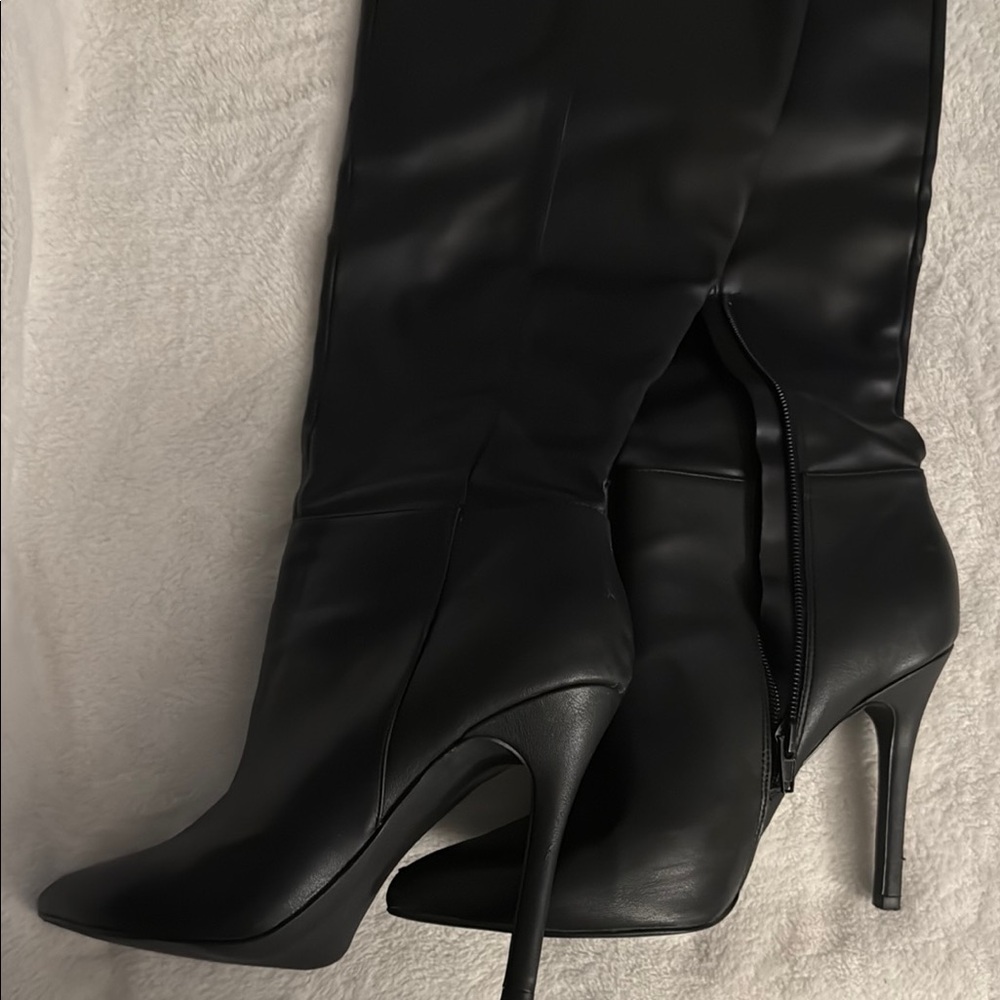 Barely used, sexy below the knee high heeled boot